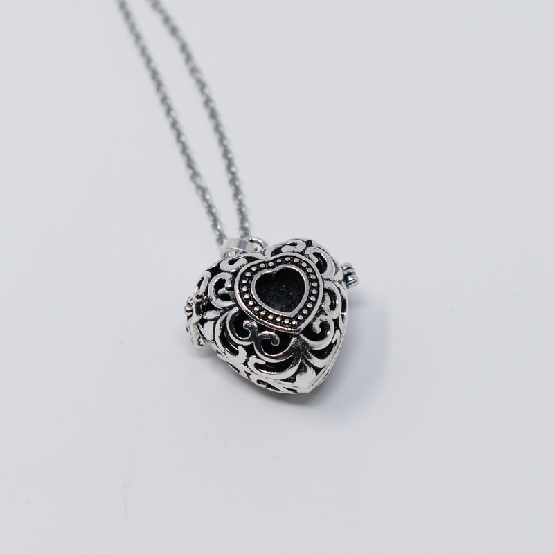 Necklace that 2025 holds essential oils